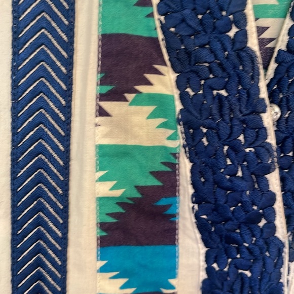 Khaadi Pakistani Indian kurta with stripes of printed cloth and embroidery. - Picture 4 of 9